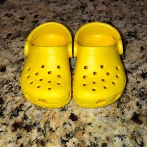 Kids yellow crocs size 4